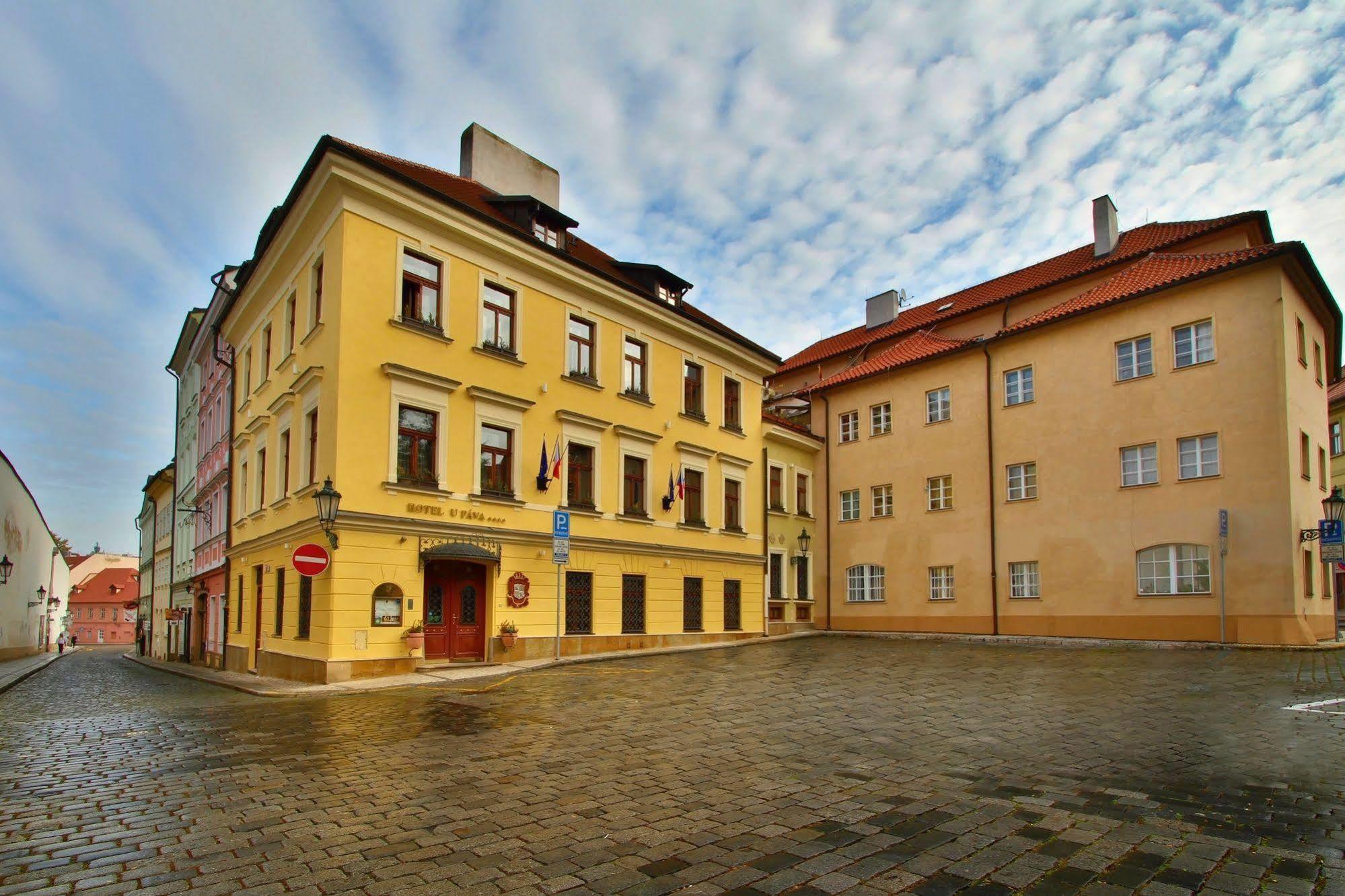 Hotel U Pava Prag Exterior foto